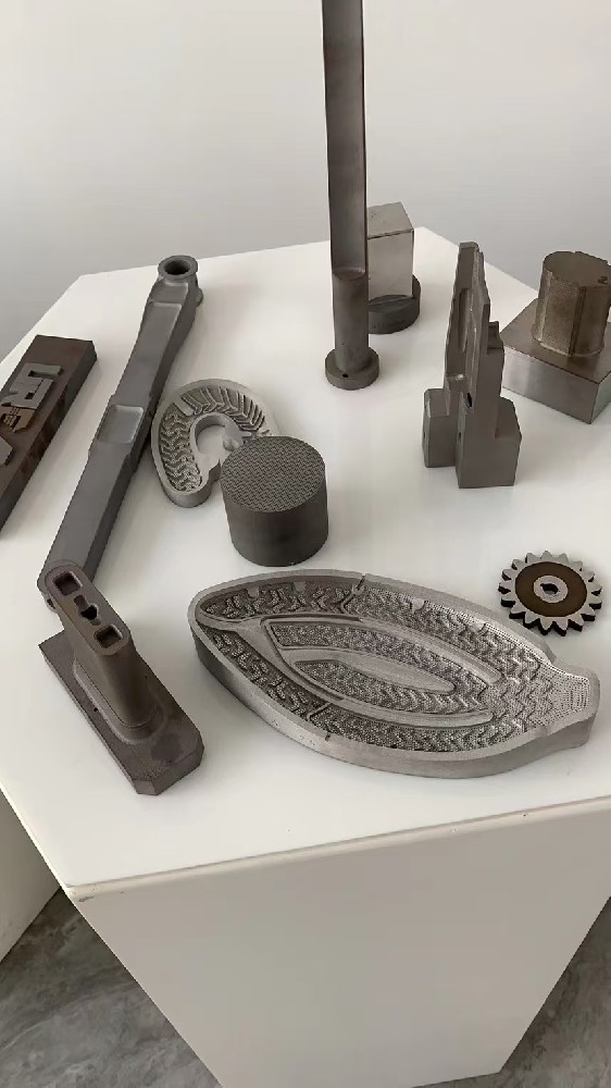 非標(biāo)準(zhǔn)化模具加工及產(chǎn)品設(shè)計在現(xiàn)代制造業(yè)中扮演著至關(guān)重要的角色，它們能夠滿足市場對個性化和定制化產(chǎn)品的不斷增長的需求。