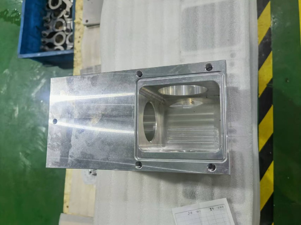 陽極處理和鍍鎳工藝是兩種常見的金屬表面處理技術(shù)，它們各自具有獨(dú)特的優(yōu)缺點(diǎn)